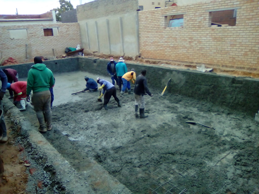 how to build a swimming pool